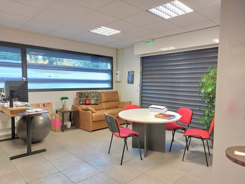 Rue De Lisbonne, La Seyne-sur-Mer for lease - Interior Photo - Image 3 of 7