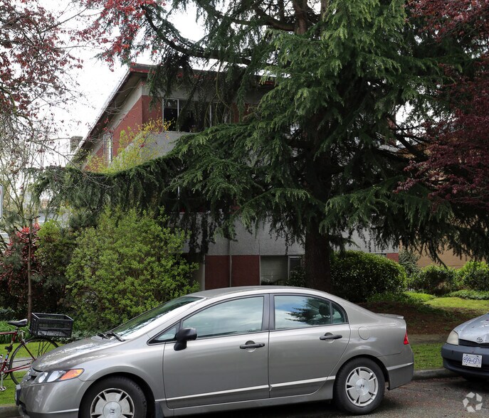 1176 W 11th Ave, Vancouver, BC à vendre - Photo du bâtiment - Image 2 de 2