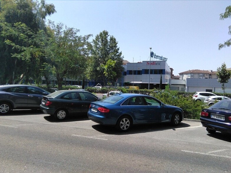 Retail in Cáceres, Cáceres for lease - Building Photo - Image 1 of 8