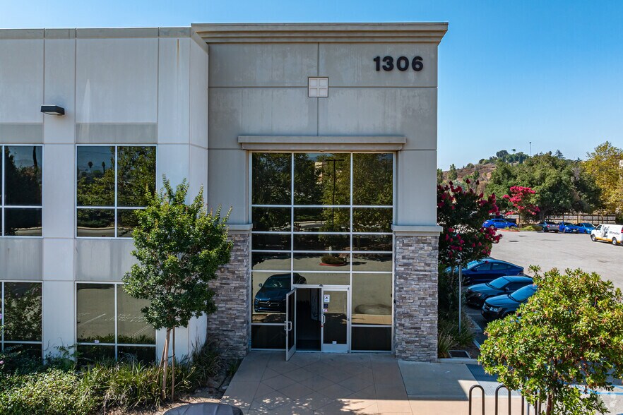 1306 Palomares St, La Verne, CA à vendre - Photo du bâtiment - Image 3 de 16
