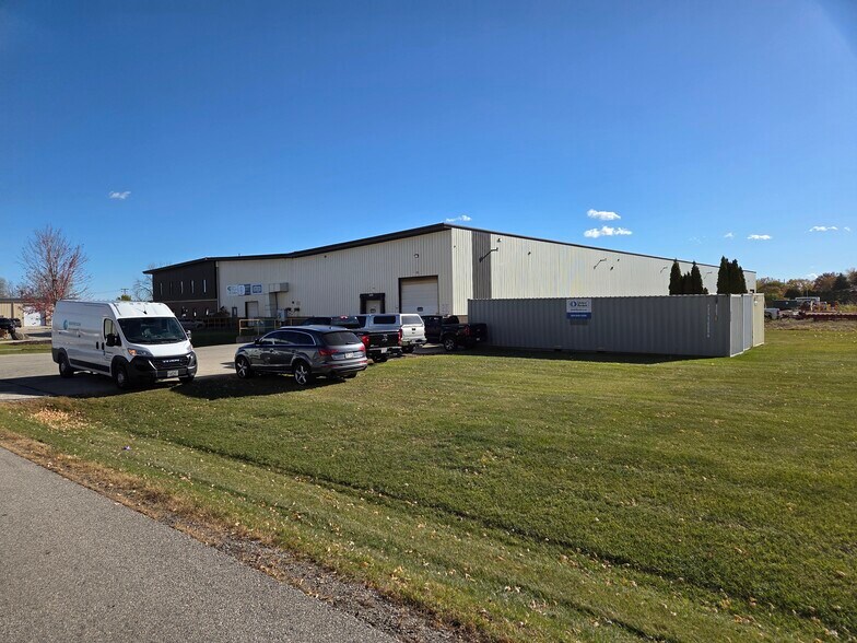 Industrial Investment Portfolio portefeuille de 3 propriétés à vendre sur LoopNet.ca - Photo du bâtiment - Image 3 de 13