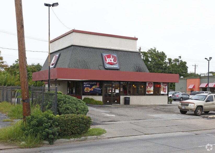 8410 Hillcroft St, Houston, TX à louer - Photo du bâtiment - Image 2 de 4