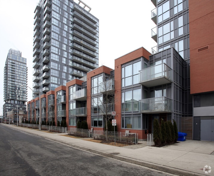 1 Cole St, Toronto, ON à vendre - Photo du bâtiment - Image 3 de 6