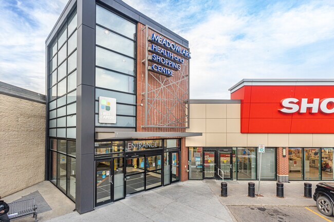 Plus de détails pour 15630 87th Ave NW, Edmonton, AB - Bureau, Commerce de détail à louer