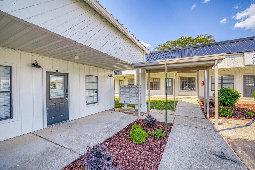 2400 W Michigan Ave, Pensacola, FL à louer - Photo du bâtiment - Image 2 de 13