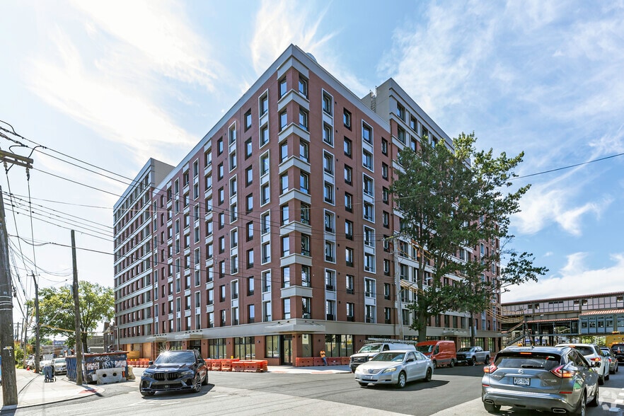 700 E 241st St, Bronx, NY for lease - Building Photo - Image 3 of 6