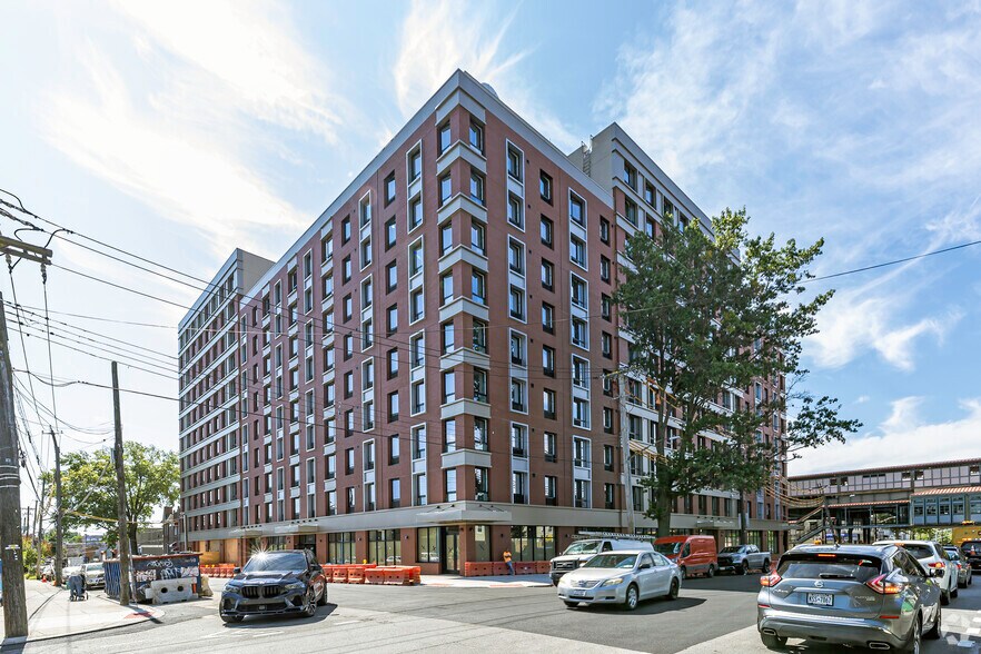 700 E 241st St, Bronx, NY à louer - Photo du bâtiment - Image 3 de 6