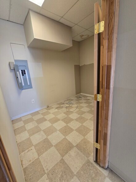 1150 N Delsea Dr, Westville, NJ à louer - Photo intérieure - Image 3 de 9