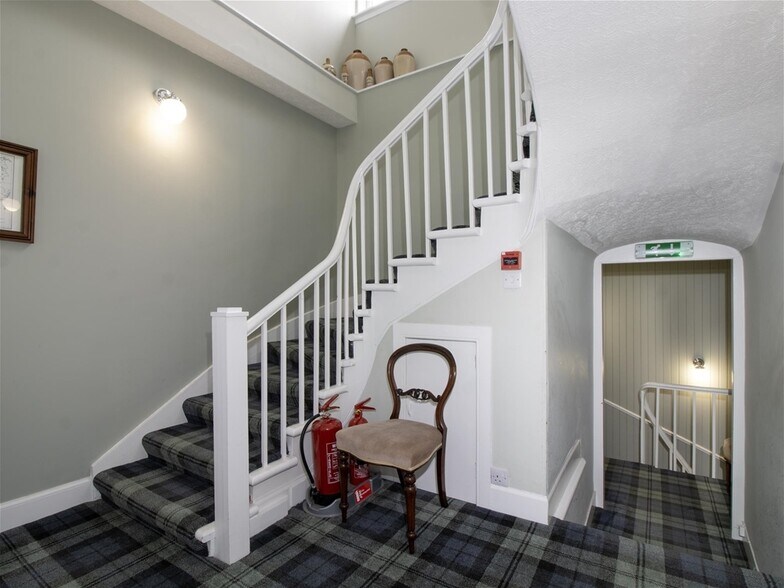 Self-Catering Premises With Flat & Licensed Function Suite, Beauly à vendre - Photo du bâtiment - Image 3 de 22