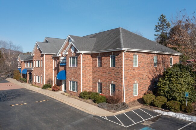 Plus de détails pour 1978 Hendersonville Rd, Asheville, NC - Bureau à vendre