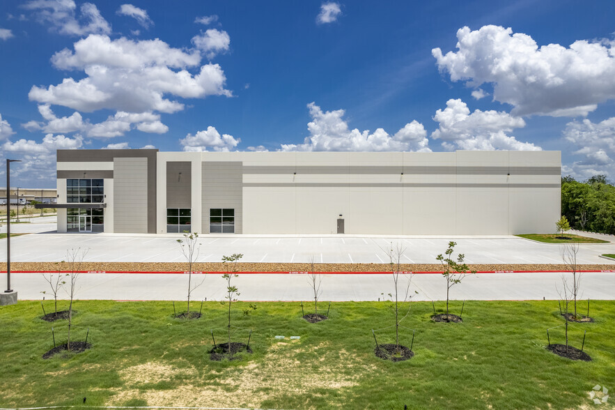 5311 Dietrich Rd, San Antonio, TX for lease - Building Photo - Image 2 of 8