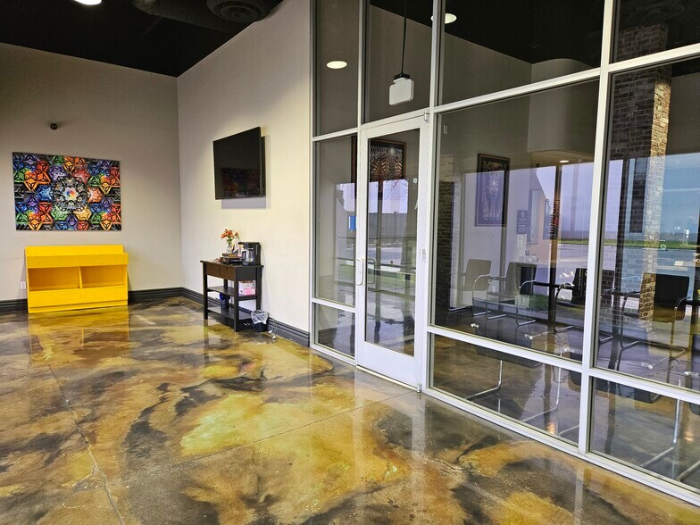 3700 W Segerstrom Ave, Santa Ana, CA à louer - Photo du bâtiment - Image 3 de 28
