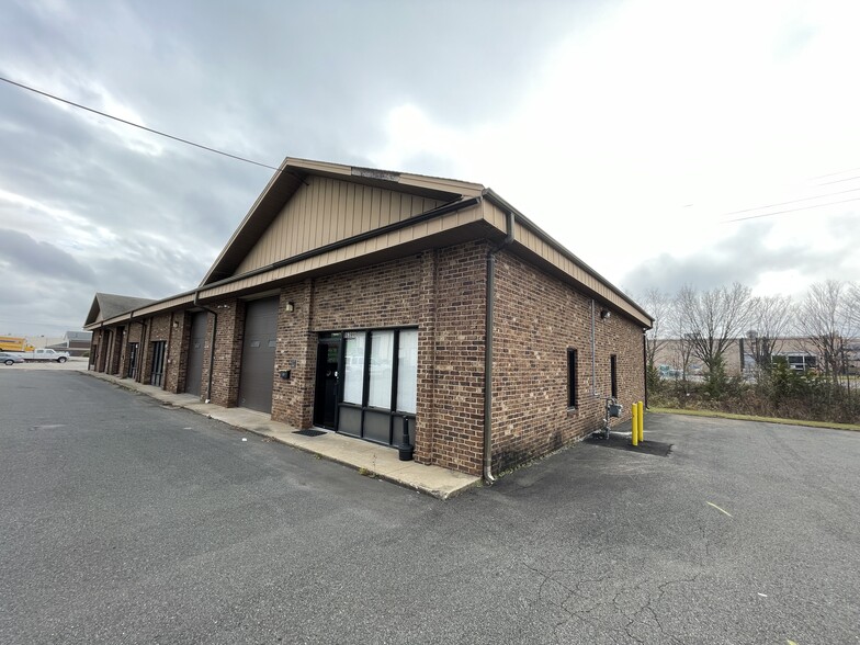 8635-8649 Phoenix Dr, Manassas, VA for lease - Building Photo - Image 3 of 3