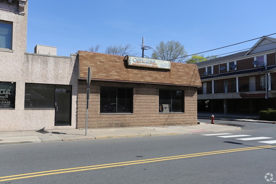 21 W Main St, Bound Brook, NJ à vendre - Photo du bâtiment - Image 2 de 4