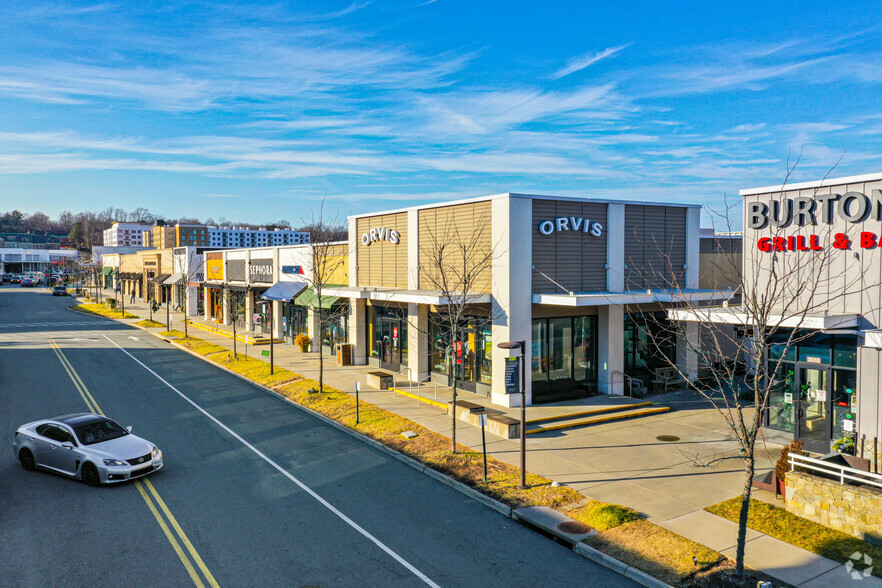 2020 Bond St, Charlottesville, VA à vendre - Photo principale - Image 1 de 1