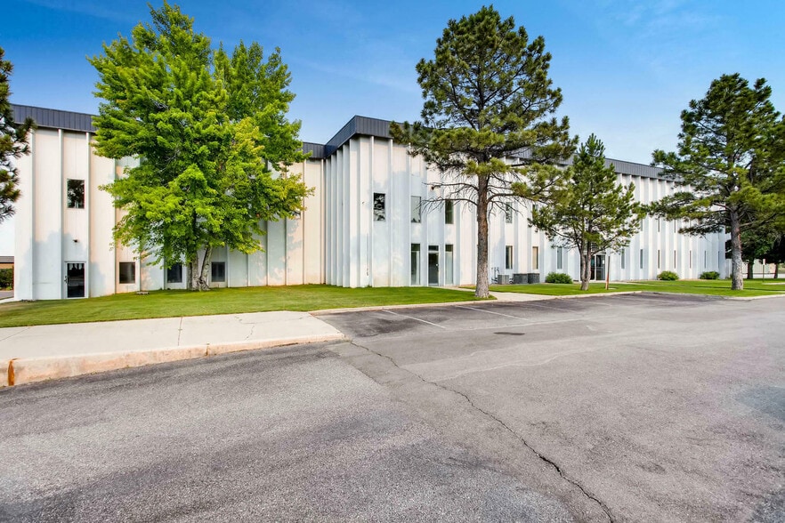 13760 E Arapahoe Rd, Englewood, CO à vendre - Photo du bâtiment - Image 2 de 17