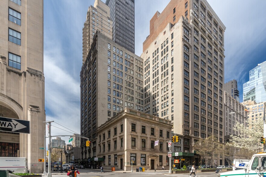 352 Park Ave S, New York, NY for lease - Building Photo - Image 1 of 5