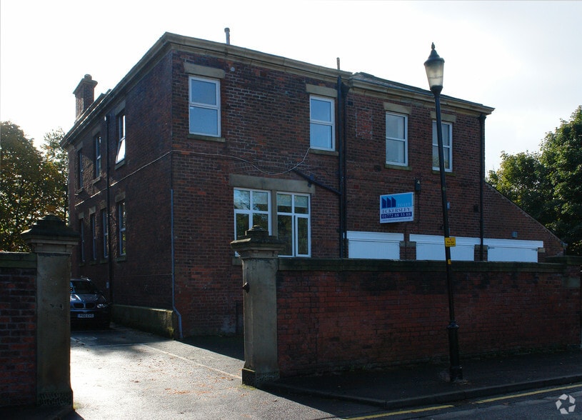 5 East Cliff, Preston for lease - Building Photo - Image 2 of 12