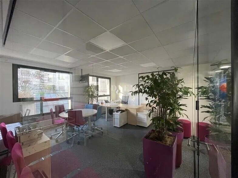 Office in Levallois-Perret for lease - Interior Photo - Image 3 of 6