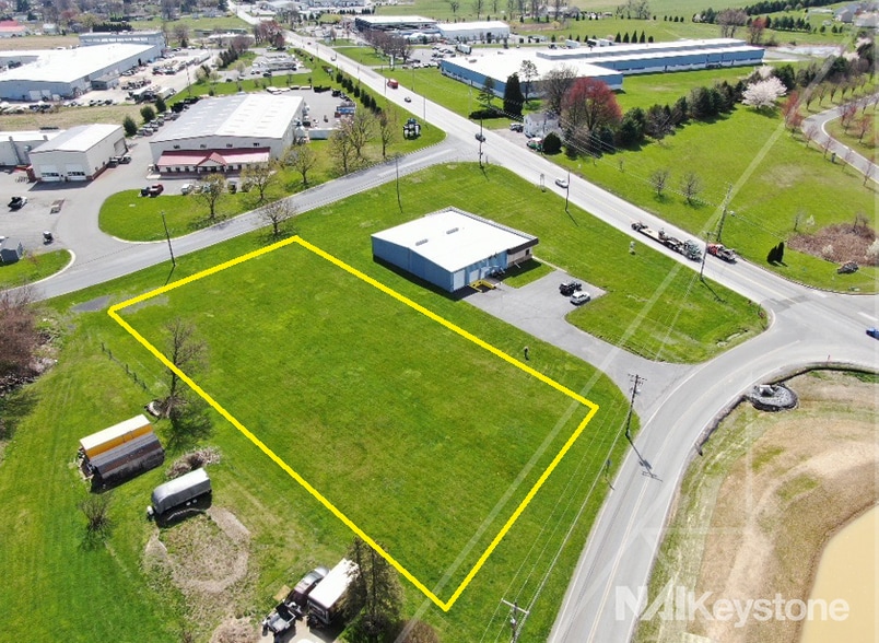 949 Poplar Rd, Honey Brook, PA for lease - Primary Photo - Image 1 of 5