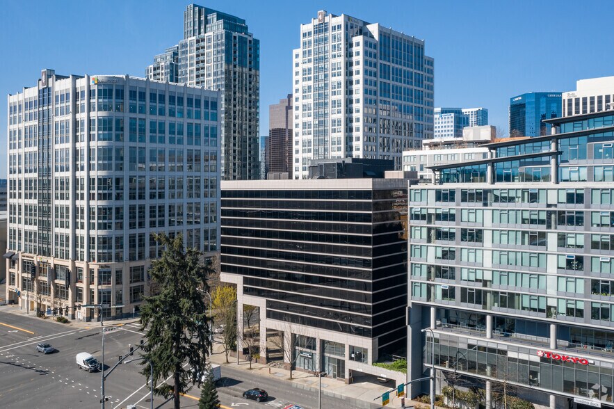 11100 NE 8th St, Bellevue, WA à louer - Photo du bâtiment - Image 2 de 10