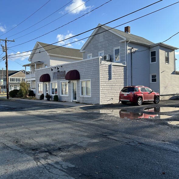 43 W School St, West Springfield, MA for sale - Building Photo - Image 1 of 5