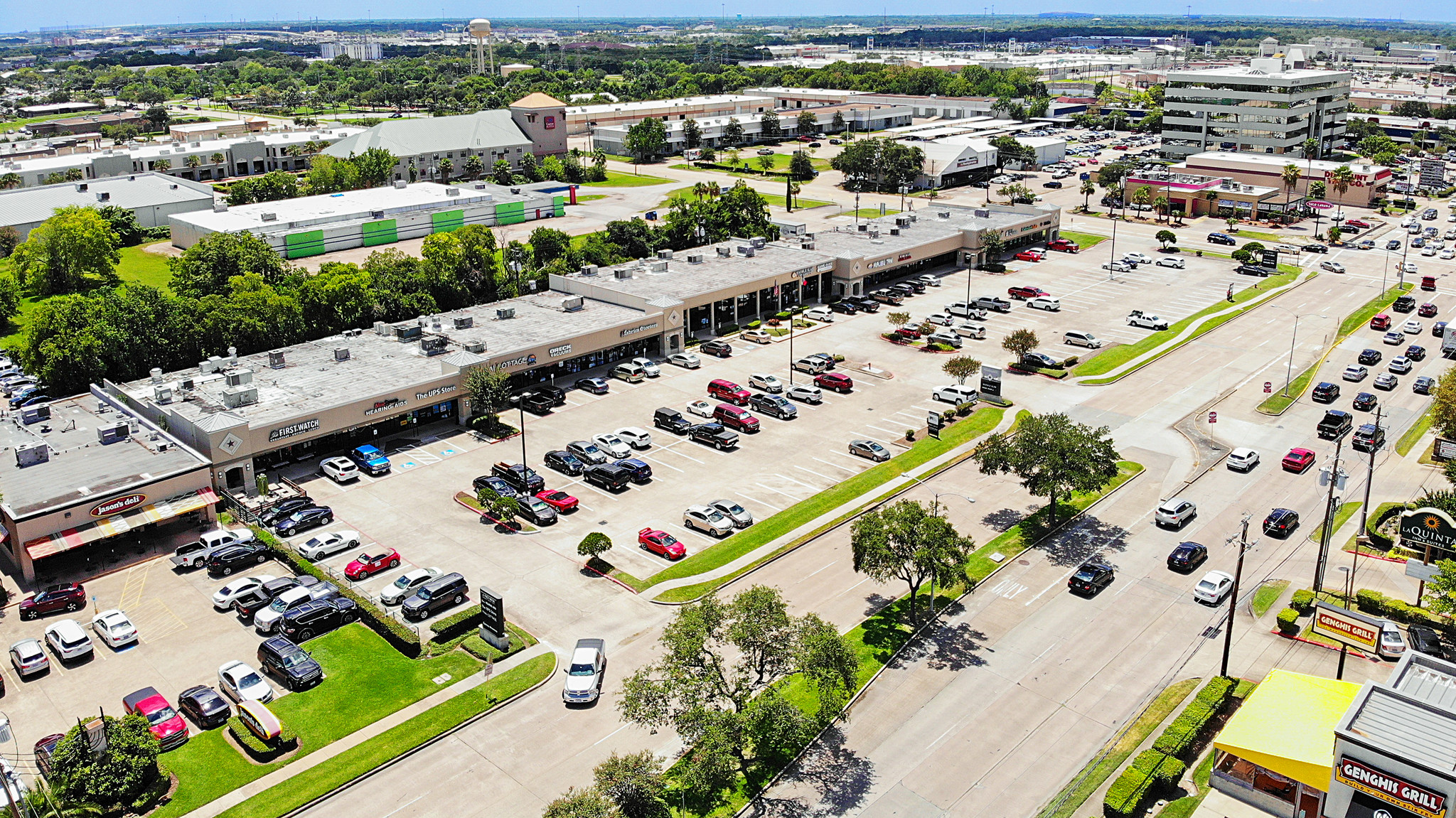 555-599 W Bay Area Blvd, Webster, TX for lease Building Photo- Image 1 of 14