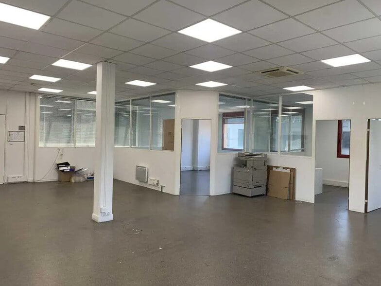 Office in Créteil for lease - Interior Photo - Image 1 of 6