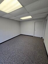 502-880 Kingwood Dr, Humble, TX for lease Interior Photo- Image 2 of 3