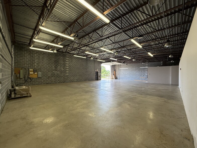 2075 Quaker Pointe Dr, Quakertown, PA à vendre - Photo du bâtiment - Image 3 de 8