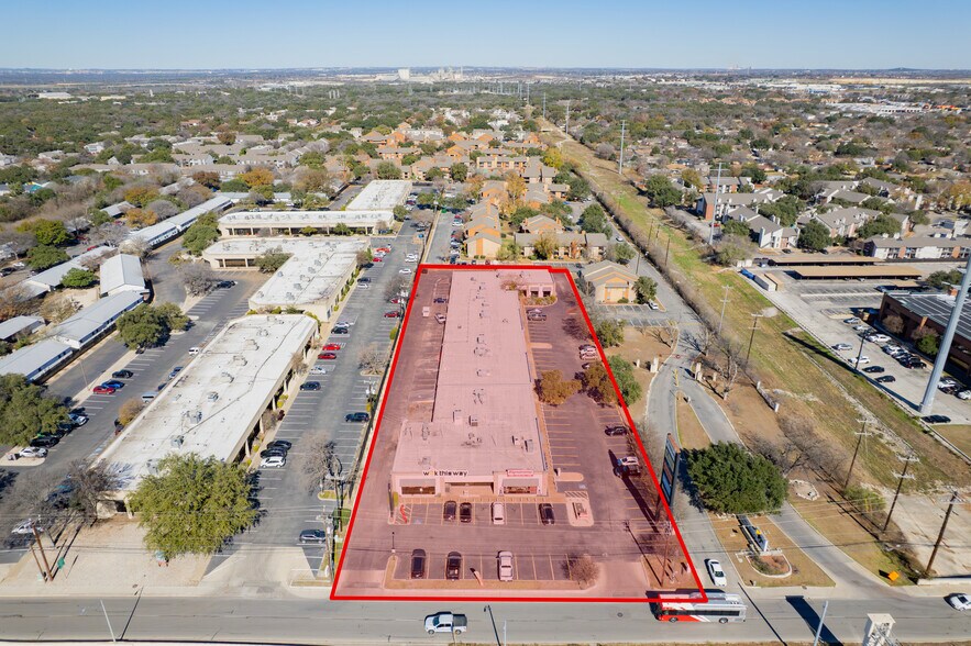 2411 NE Loop 410, San Antonio, TX à louer - Photo du bâtiment - Image 3 de 13