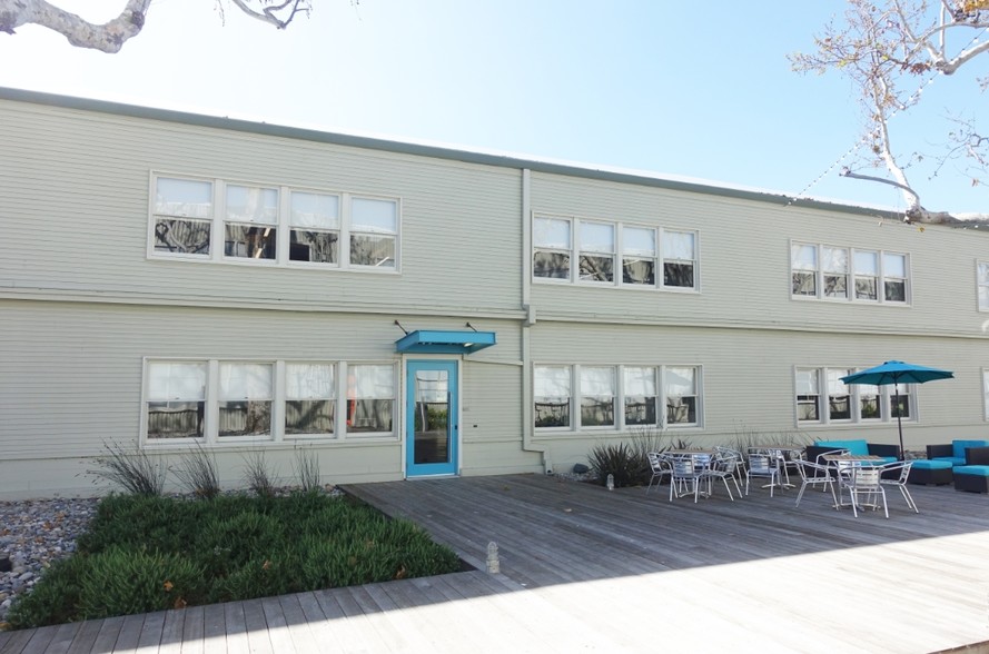 12105 W Bluff Creek Dr, Playa Vista, CA for lease - Primary Photo - Image 1 of 15