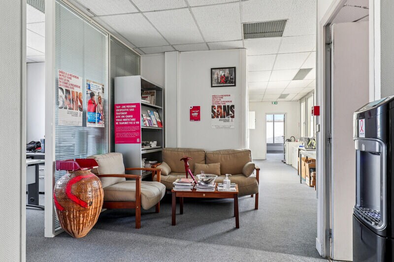228 Rue Du Faubourg Saint-Martin, Paris à louer - Photo du bâtiment - Image 3 de 17