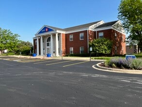 450 E Higgins Rd, Elk Grove Village, IL à louer Photo du bâtiment- Image 1 de 14