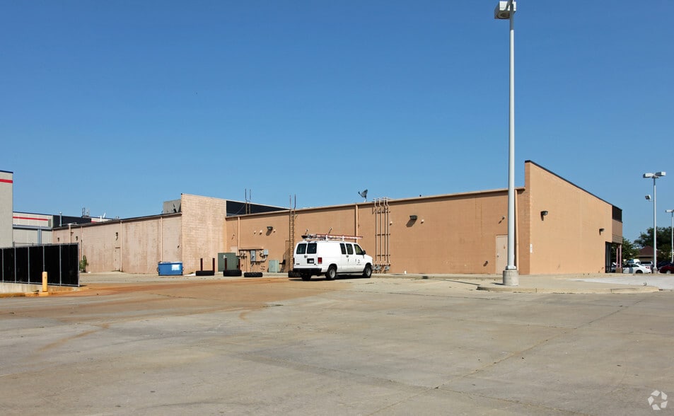 5455 Airport Hwy, Toledo, OH à vendre - Photo du bâtiment - Image 2 de 11