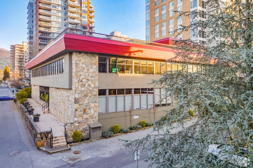 145 W 15th St, North Vancouver, BC for sale - Building Photo - Image 2 of 10