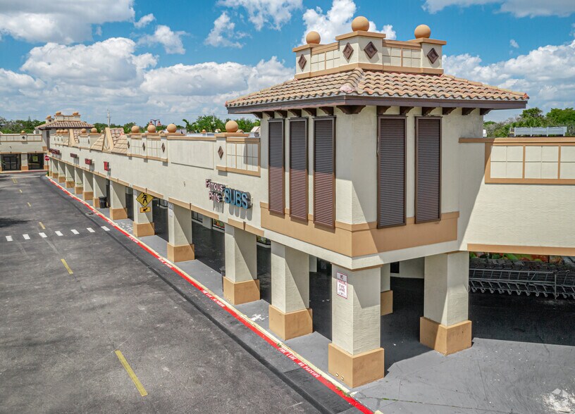 15-199 N State Road 7, Plantation, FL à louer - Photo du bâtiment - Image 2 de 7