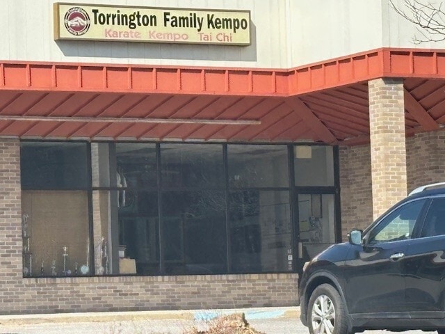 679-711 Winsted Rd, Torrington, CT for lease - Building Photo - Image 2 of 3