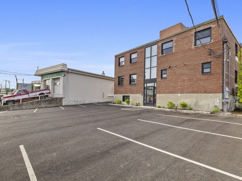 950 Boylston St, Newton, MA à louer - Photo du bâtiment - Image 3 de 19