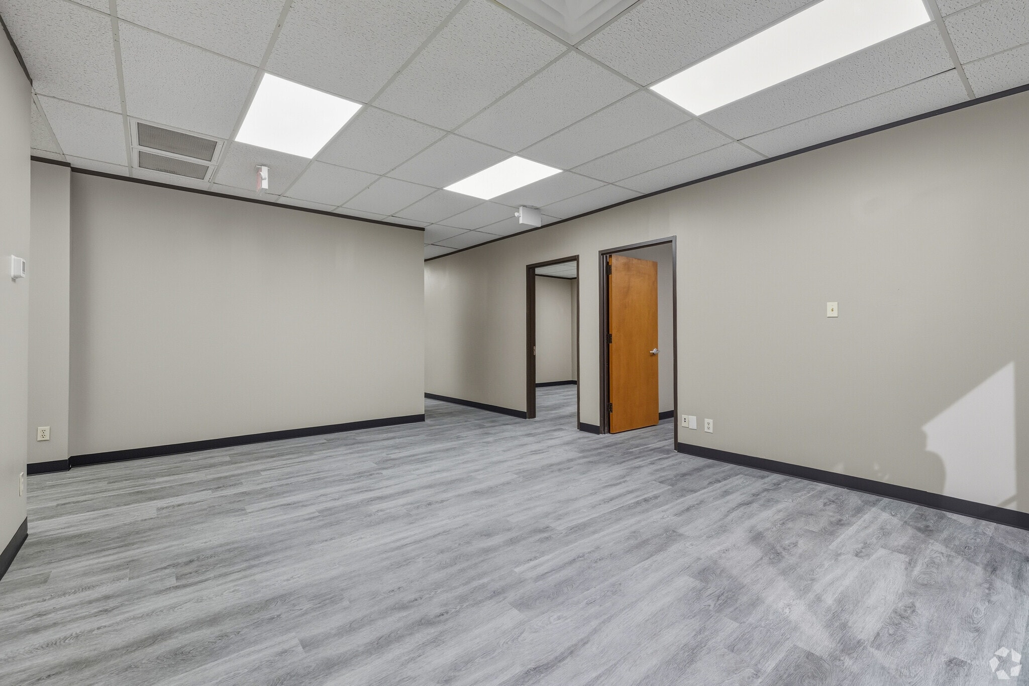 11381 Meadowglen Ln, Houston, TX for lease Interior Photo- Image 1 of 3