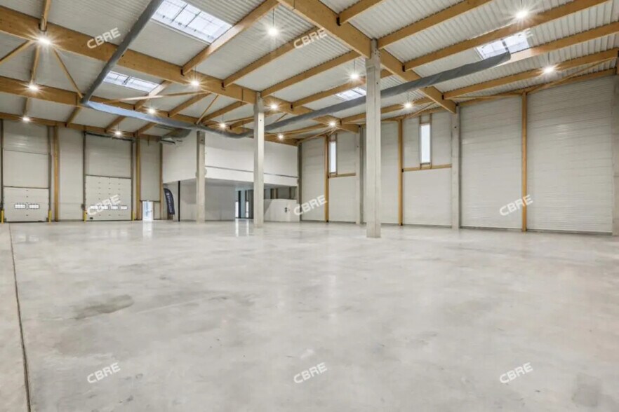 Office in Moissy-Cramayel for lease - Interior Photo - Image 2 of 15