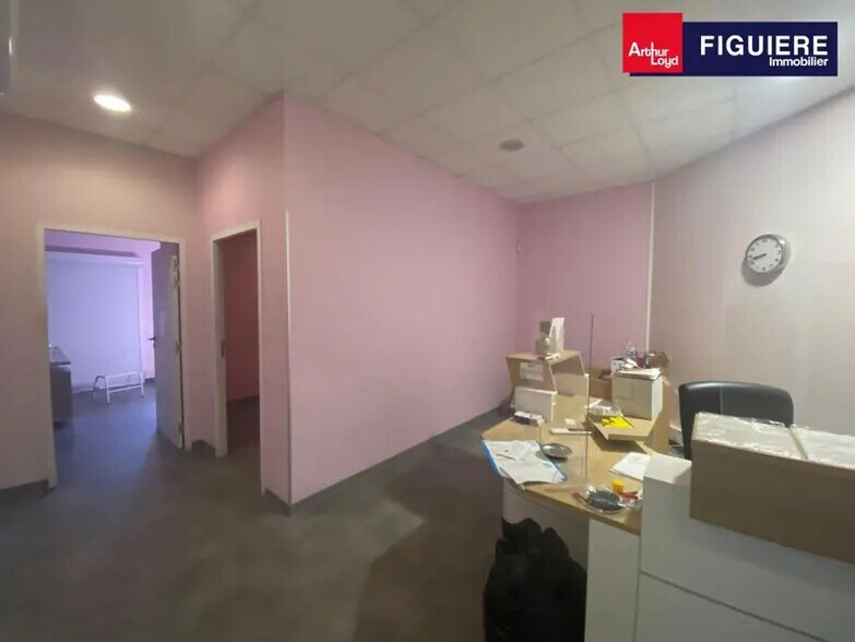 Office in Istres for lease - Building Photo - Image 2 of 9