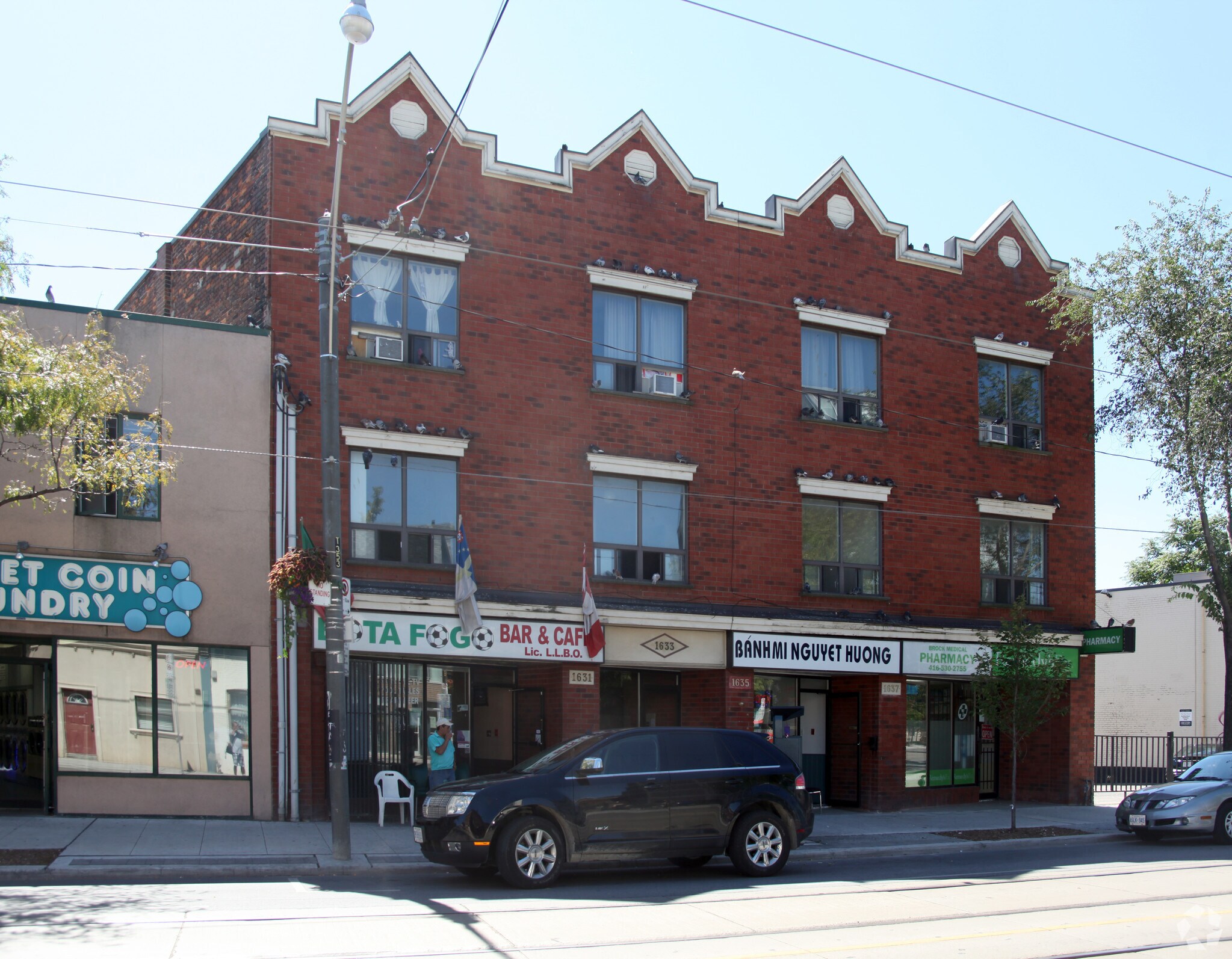 1631-1637 Dundas St W, Toronto, ON à vendre Photo principale- Image 1 de 1