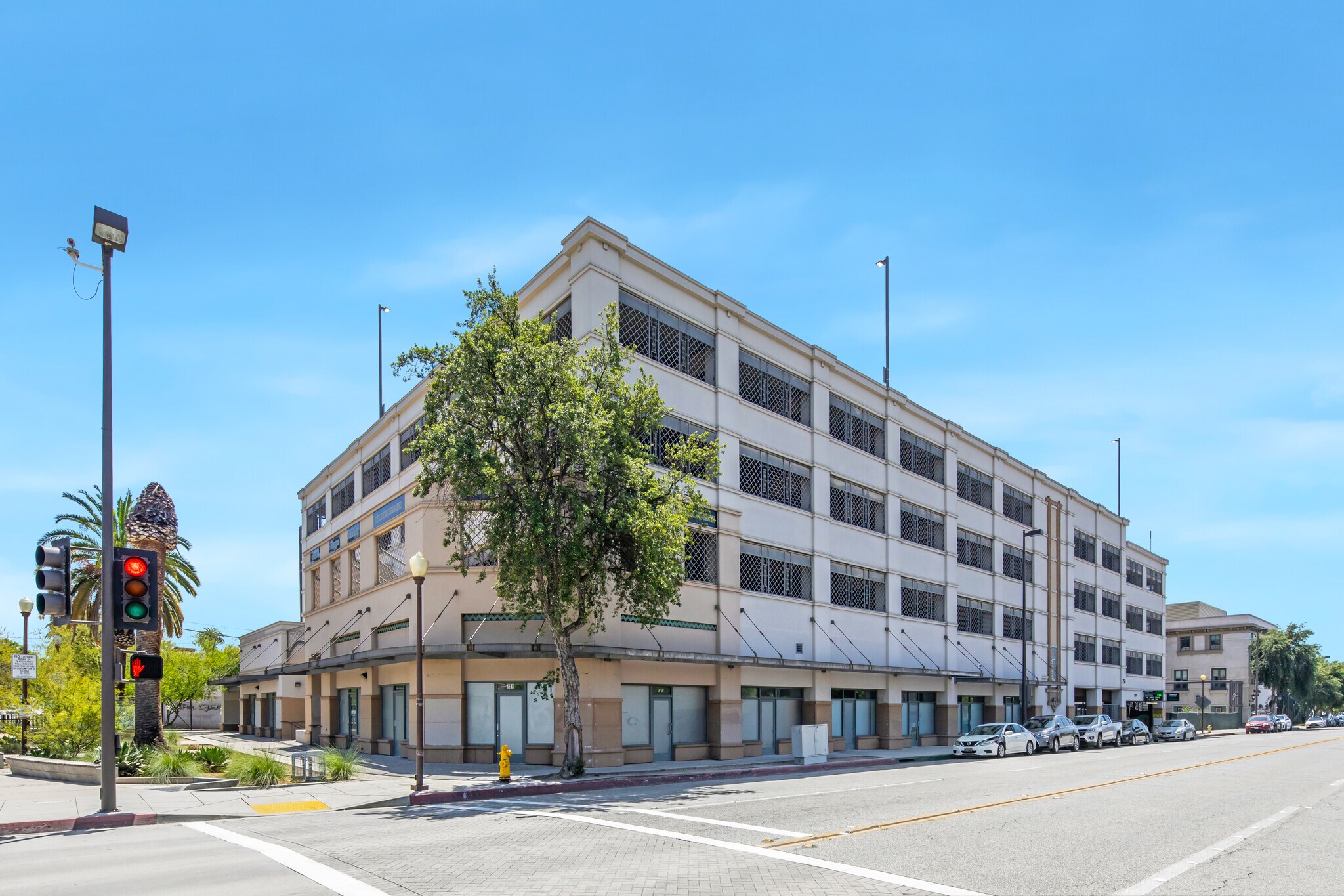 750 S Raymond Ave, Pasadena, CA à louer Photo du bâtiment- Image 1 de 5