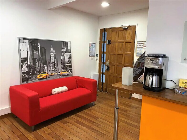 Bureau dans Puteaux à louer - Photo du bâtiment - Image 2 de 8