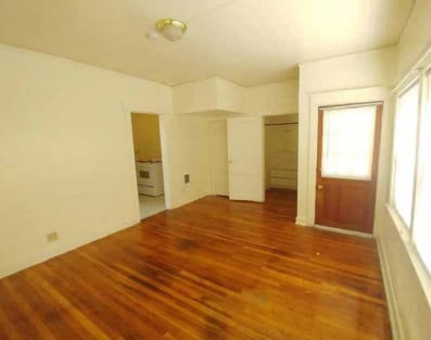 1212 S I St, Tacoma, WA à vendre - Photo intérieure - Image 2 de 4