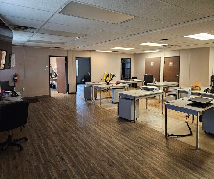 1607 Industrial Dr, Carlisle, PA for lease - Interior Photo - Image 2 of 9