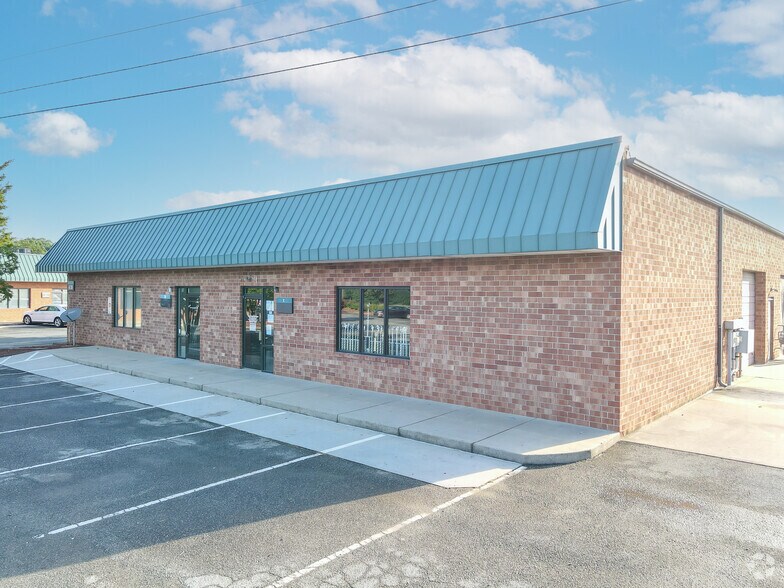 6120 Brookshire Blvd, Charlotte, NC à vendre - Photo principale - Image 1 de 10