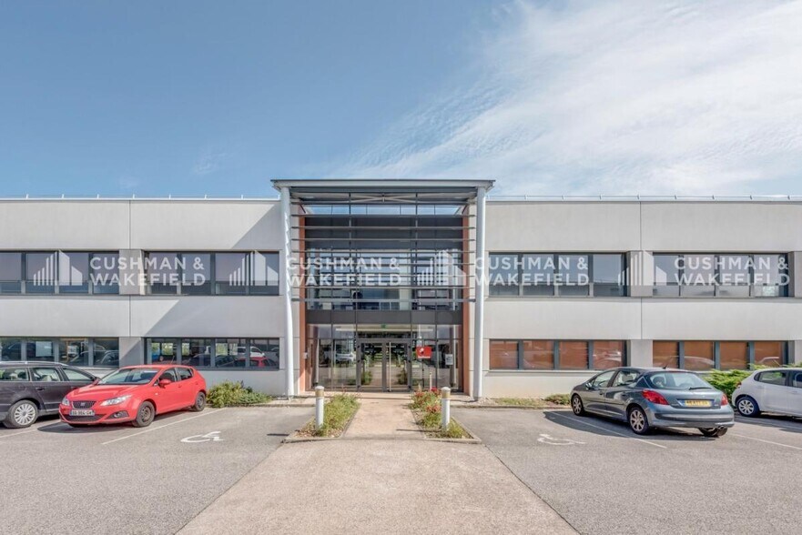 Office in Saint-Priest for lease - Building Photo - Image 3 of 8