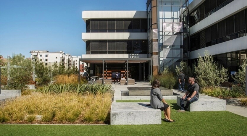 10080 N Wolfe Rd, Cupertino, CA à louer - Photo du bâtiment - Image 2 de 7